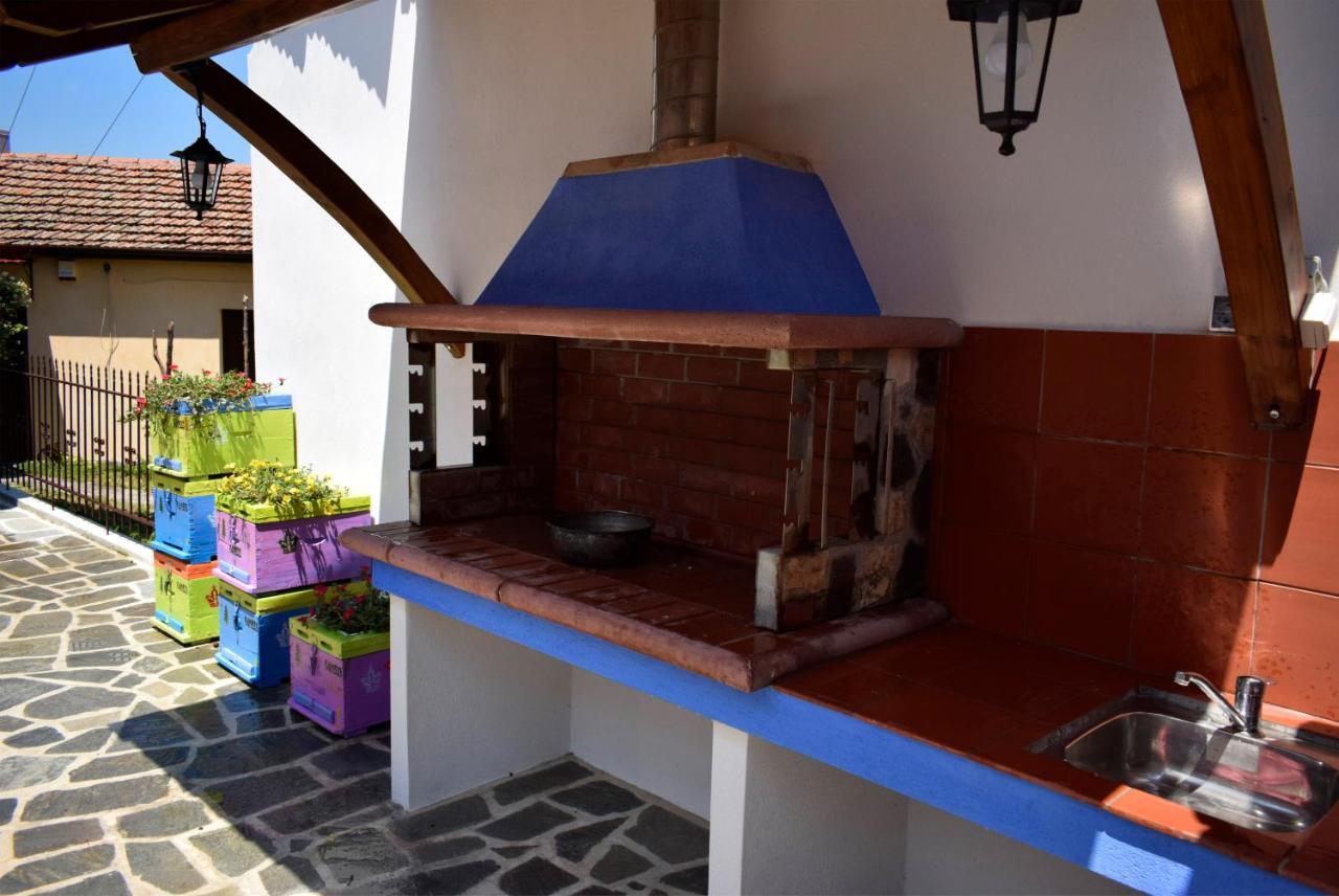 Renovated Old Manor House With Yard 度假居