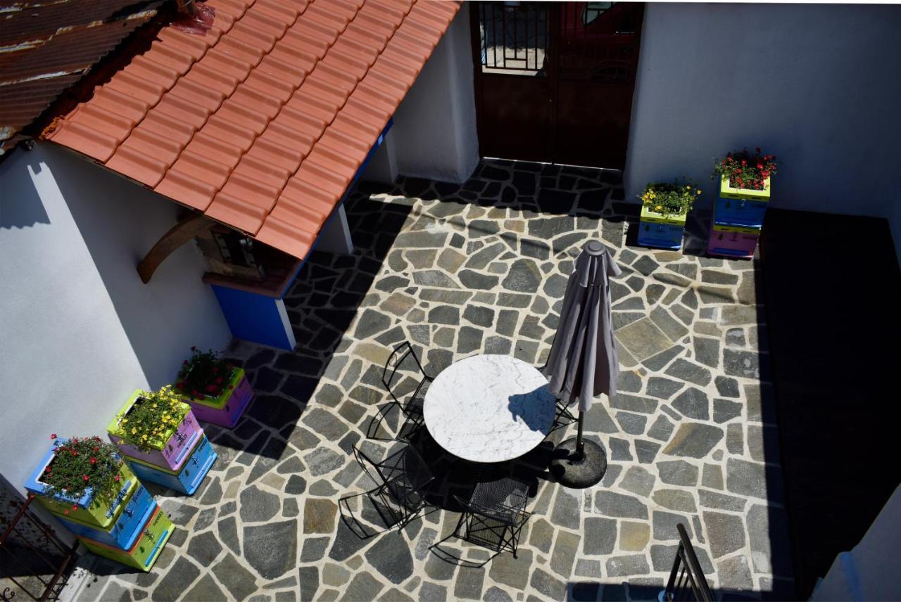 Renovated Old Manor House With Yard
