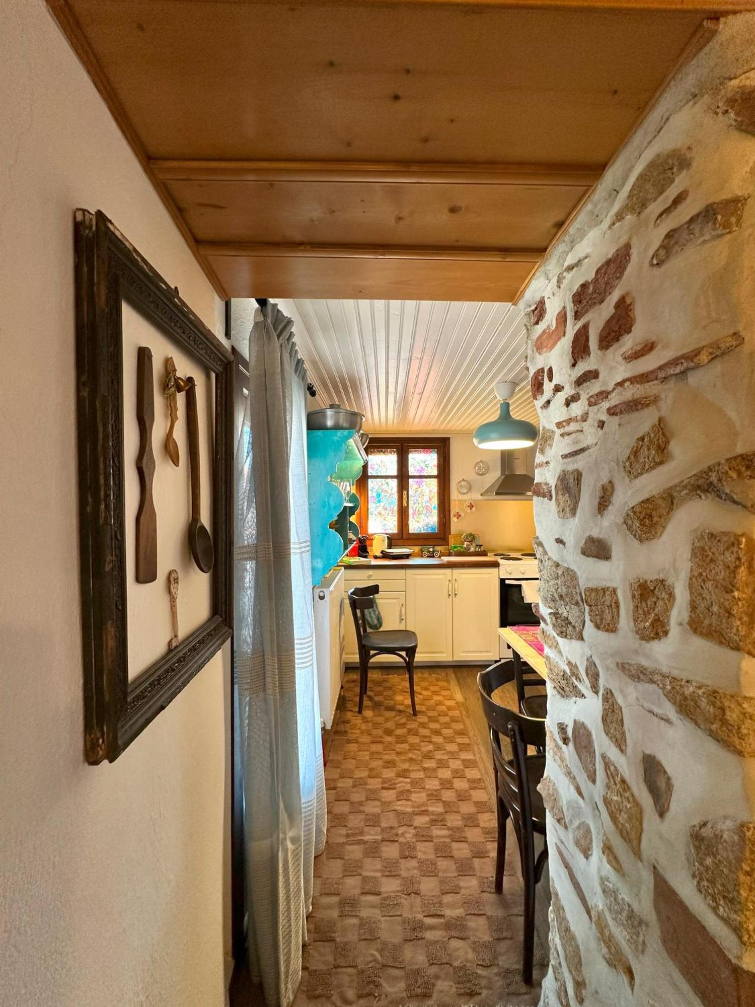 Renovated Old Manor House With Yard Сasa de vacaciones Arnaía